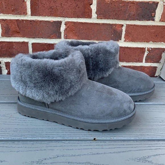 New UGG Classic Mini Fluff Bootie - Picture 2 of 13